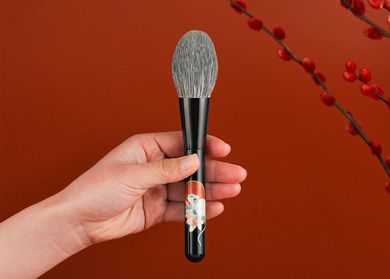 برس کرم پودر قلبی شکل نقره ای اکلیلی دست ساز و پایدار Vonira Beauty برای آرایش لوکس